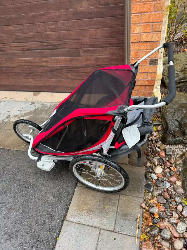 Double walking/ jogging stroller in Strollers, Carriers & Car Seats in Oakville / Halton Region - Image 4