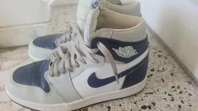 Air Jordan 1 - bleu marin in Men's Shoes in City of Montréal - Image 4