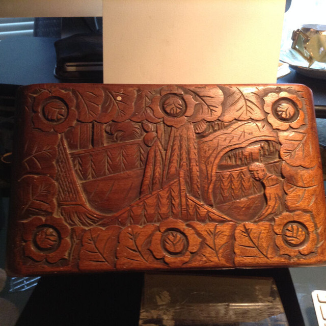 ANTIQUE CHINESE WOOD BOX in Arts & Collectibles in Vancouver - Image 3