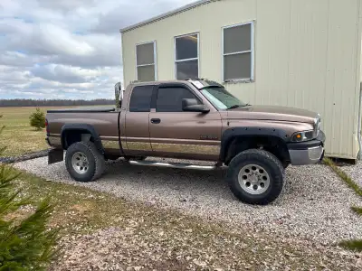Dodge ram Cummins great shape 190,000km