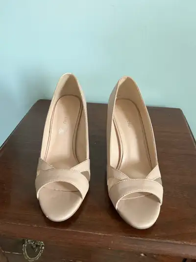 Crème color heels, View more