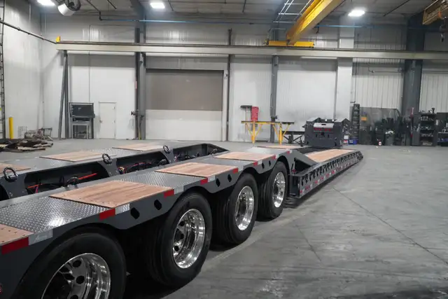 2027 XL Specialized XL130 (65Ton) Quad Float in Heavy Equipment in Hamilton - Image 4