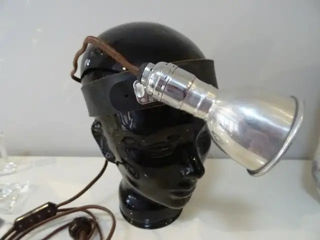 MEDICAL headlight 1930s antique SURGICAL LAMP original WORKS dans Art et objets de collection  à Hamilton