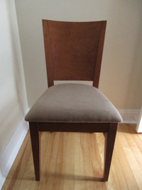 Chaise neuve en bois avec siège en simili suède beige