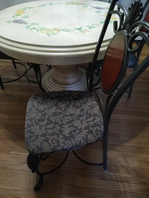 Dinning room table and chairs REDUCED!!! in Dining Tables & Sets in Truro - Image 4