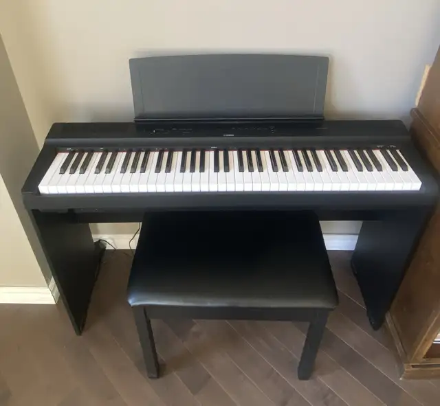Yamaha P121 73 Key Digital Piano with Stand and stool in Pianos & Keyboards in Calgary - Image 3