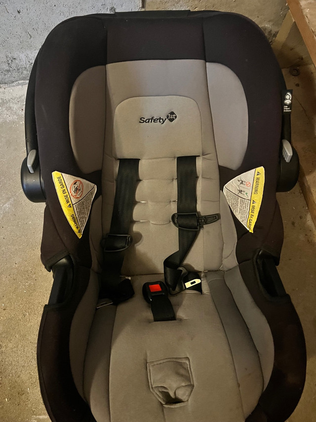 Baby car seat in Strollers, Carriers & Car Seats in Mississauga / Peel Region - Image 2