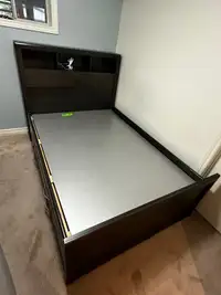 Full size bed frame with 4 drawers 