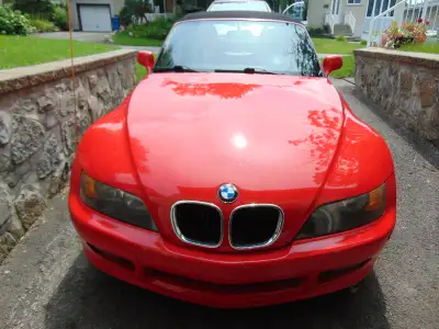 BMW Z3 rouge Manuelle 5  vitesses , 2.8 L6 cylindres,decapotable