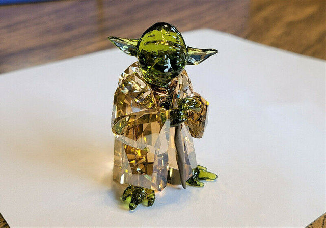 SWAROVSKI Crystal STAR WARS  ~ MASTER YODA ~ Figurine in Arts & Collectibles in Thunder Bay - Image 3