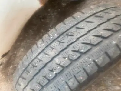 One only Bridgestone Blizzack winter tire 225/75R/16 Like new $50