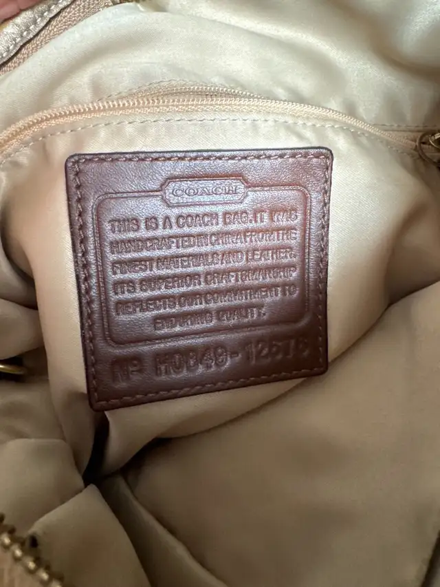 COACH vintage signature hobo shoulder bag in Women's - Bags & Wallets in Barrie - Image 6