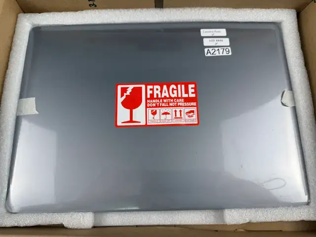 MacBook Air A2179 13.3” Replacement LCD Screen Assembly – Silver in Laptop Accessories in St. Catharines - Image 5