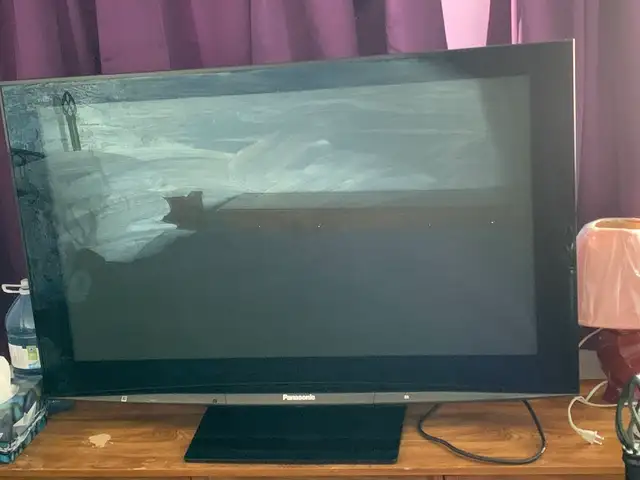 Panasonic TH-46PZ800U VIERA Plasma TV 46" Class in TVs in Gatineau - Image 2