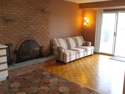 RARE nicely renovated 1 bedroom apt on the MAIN FLOOR of house