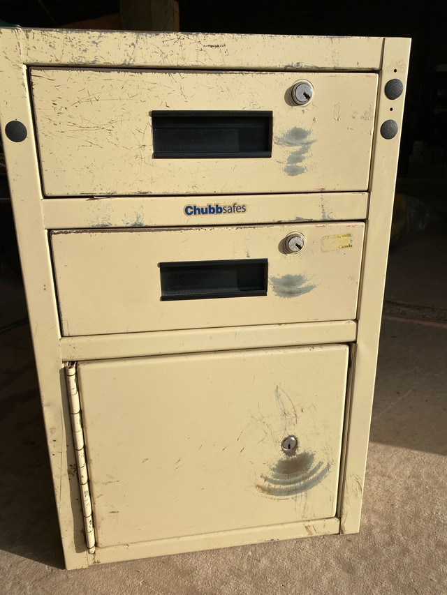 Chub safe/ cash drawer  in Other Business & Industrial in Summerside - Image 2