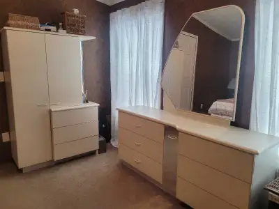 5 piece Bedroom set with California king bed (raisable backs), View more