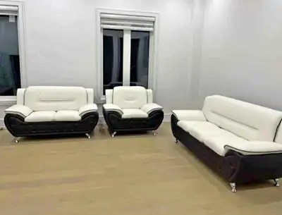 ️ Ensemble de sofas modernes en cuir – BRAND NEW / NEUF Magnifique ensemble de salon moderne 3 pièce...