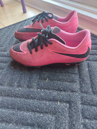 Souliers de soccer shoes