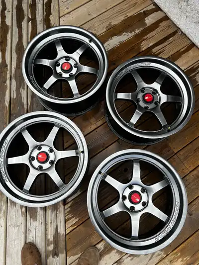 5x114.3 bolt pattern, only ran for around 6 or 7 months, basically brand new, +35mm offset, came off...