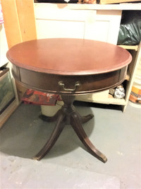 Antique Solid Mahogany Round Side Table. Table Accent Acajou