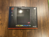 ASUS Republic of Gamers Wireless Charging RGB Gaming Mouse Pad. 