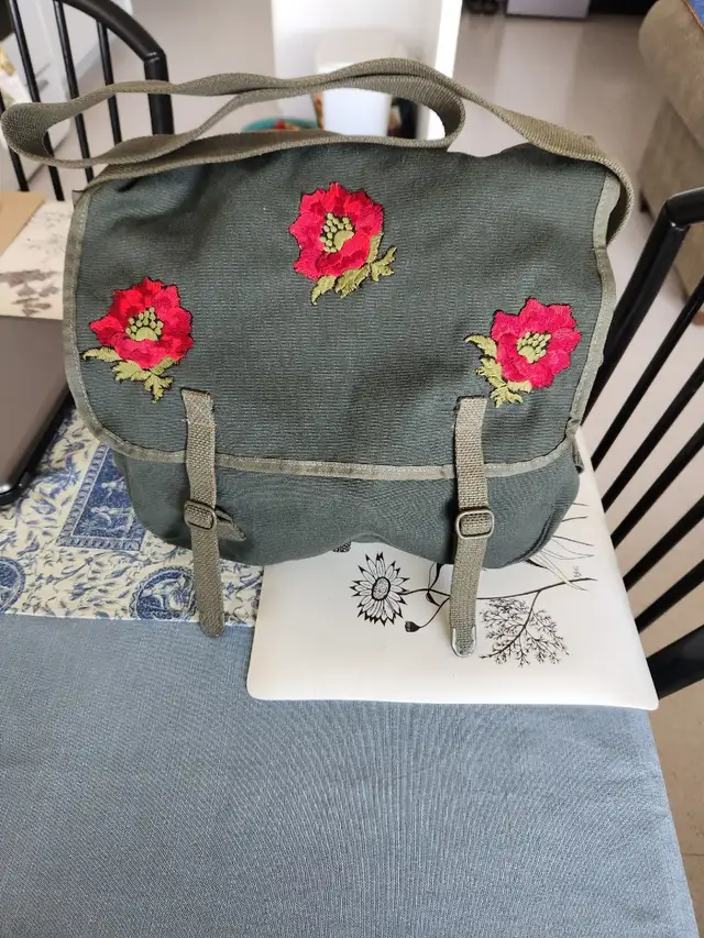 Sacs  style militaire neufs in Hobbies & Crafts in Québec City - Image 2