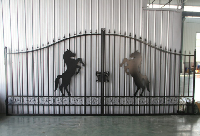 "Artwork Horse" Dual Swing Iron Gate 20ft in Other in Kitchener / Waterloo - Image 3