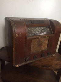 Ancien radio à lampes