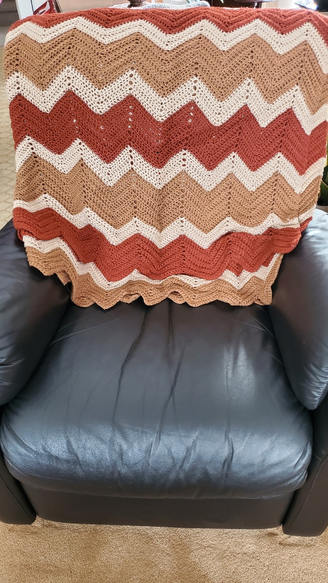 Vintage Wool Crocheted Chevron Couch Blankets (2) in Home Décor & Accents in Kingston - Image 3
