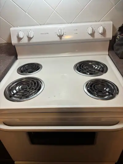 Frigidaire Poêle à vendre, View more