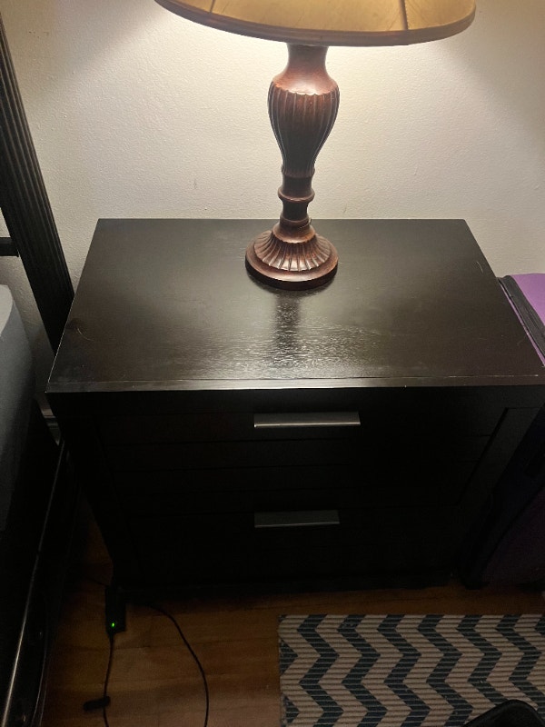 Table de nuit a vendre Autres tables Ville de Montréal Kijiji