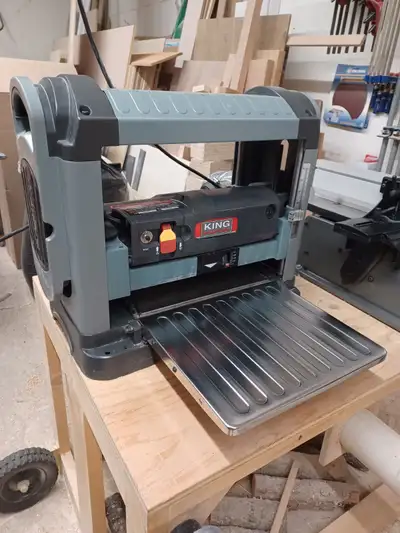 ***King Industrial KC-13HPC Planer, 15amp. 120V with 13" helical cutterhead max. planing Width 13" m...