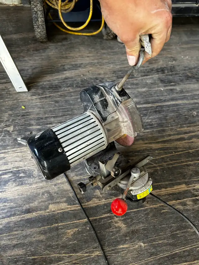 Chainsaw sharpener  in Power Tools in Oakville / Halton Region - Image 3
