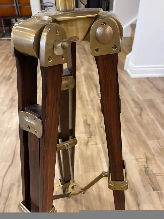Brass floor lamp in Indoor Lighting & Fans in Markham / York Region - Image 11