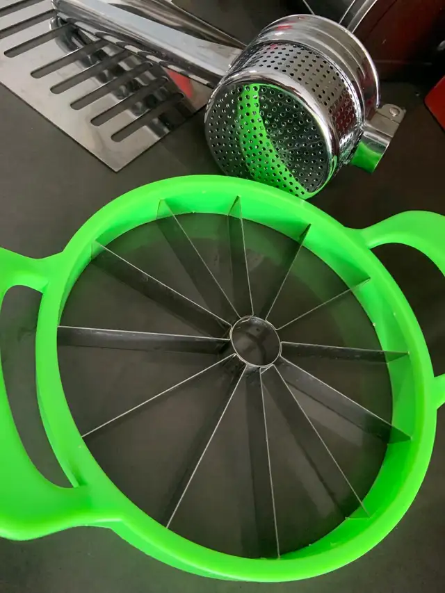 Assorted kitchen Tools64181158428803123