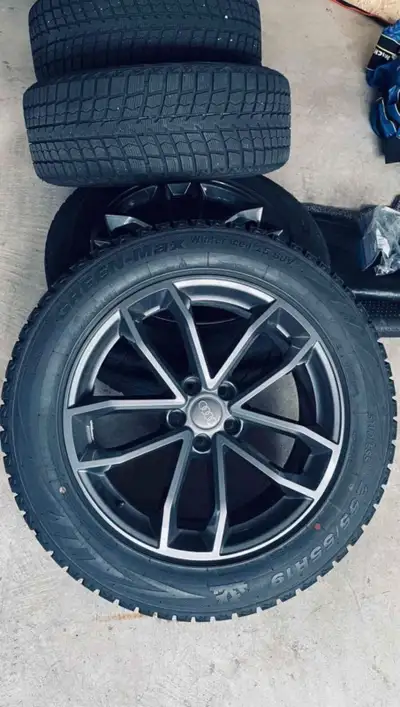 5x112 bolt pattern bore 66.5 /19x8.5j No scratches or dents. Have about 3 seasons left on them. To u...