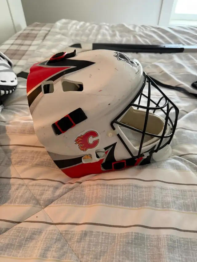 Street Hockey Goalie equipment  in Hockey in Calgary - Image 7