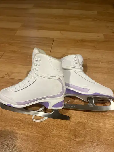 Ladies skates. size 8. , View more