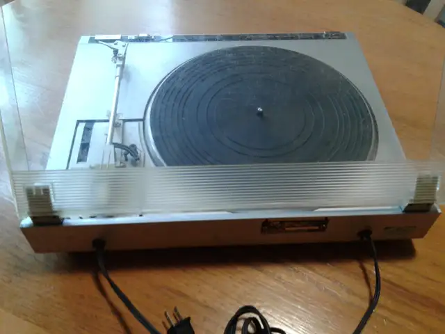 VINTAGE JVC L A100 TURNTABLE BEST OFFER in Stereo Systems & Home Theatre in Kawartha Lakes - Image 6