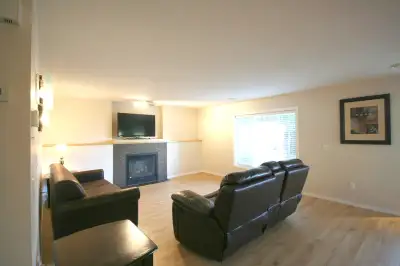 Bright & Beautiful Fully Furnished 1 Bdm 1 Bath Edgemont Walkout