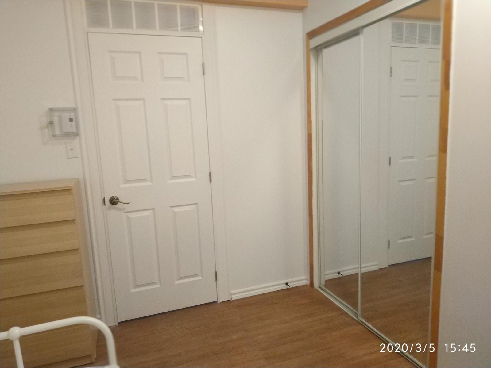 Room for rent, One min to metro Monk, All included, Female only. — photo 3