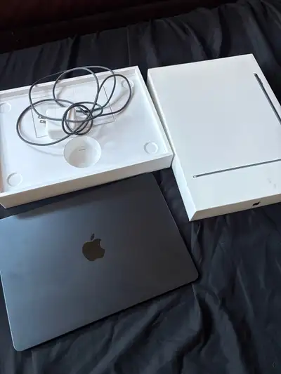 MacBook Air M2 256GB SSD as new, View more