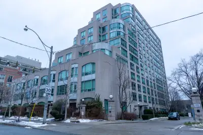 Welcome to ‘The Memphis’ at 942 Yonge Street. A luxury condo building where Rosedale meets Yorkville...