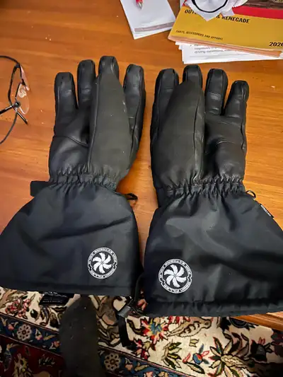 Brand new used only once. Value $194.99 + Tax=$220. A $55 saving Ski-Doo Unisex Insulated Absolute 0...