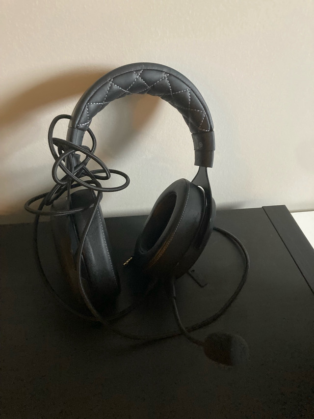 Corsair Gaming Headset dans Haut-parleurs, écouteurs et micros  à Red Deer