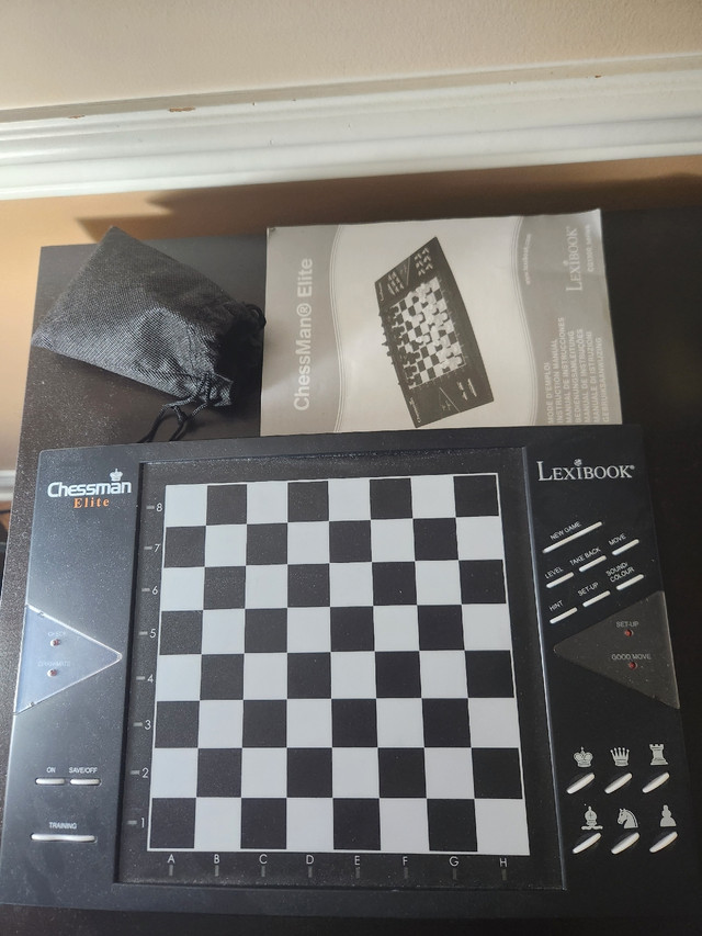 Jeu d'échecs avec ordinateur programmé dans Jouets et jeux  à Longueuil/Rive Sud