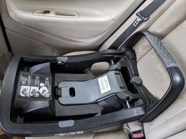 Infant/baby bucket car seat - used in Strollers, Carriers & Car Seats in London - Image 3