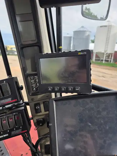 2005 bourgault 5710 airdrill,midrow shanks 6450 tank with bag lift, deluxe auger duel rear tires,eli...