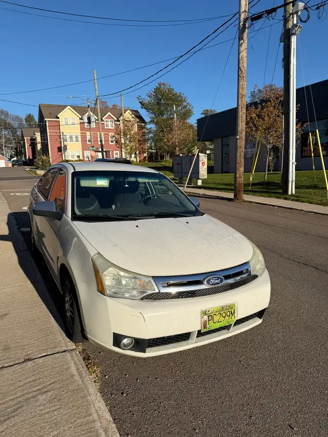 2010 Ford Focus SES Automatic, 191,640 km, runs & drives, AS-IS